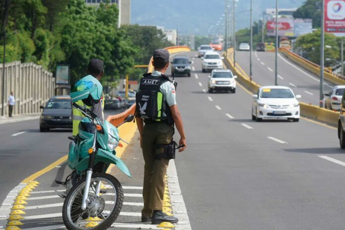 Yeni Berenice anuncia la creación de una unidad especializada para gestionar cobro de multas de transito