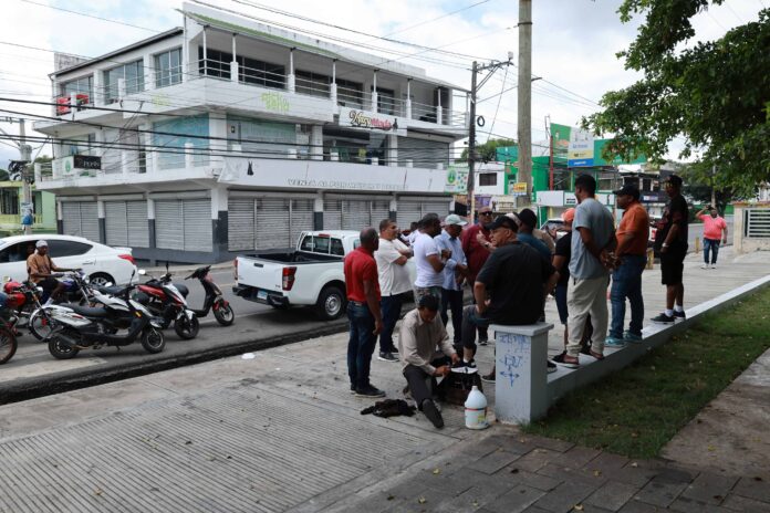 Habitantes de Villa Altagracia protestan contra aumento del peaje: “Es un golpe económico mortal”
