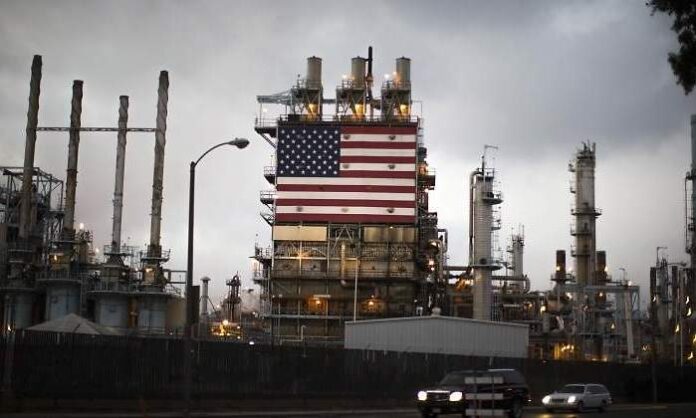 Reservas de petróleo en EE. UU. caen más de lo previsto: exportaciones se disparan 33 %.