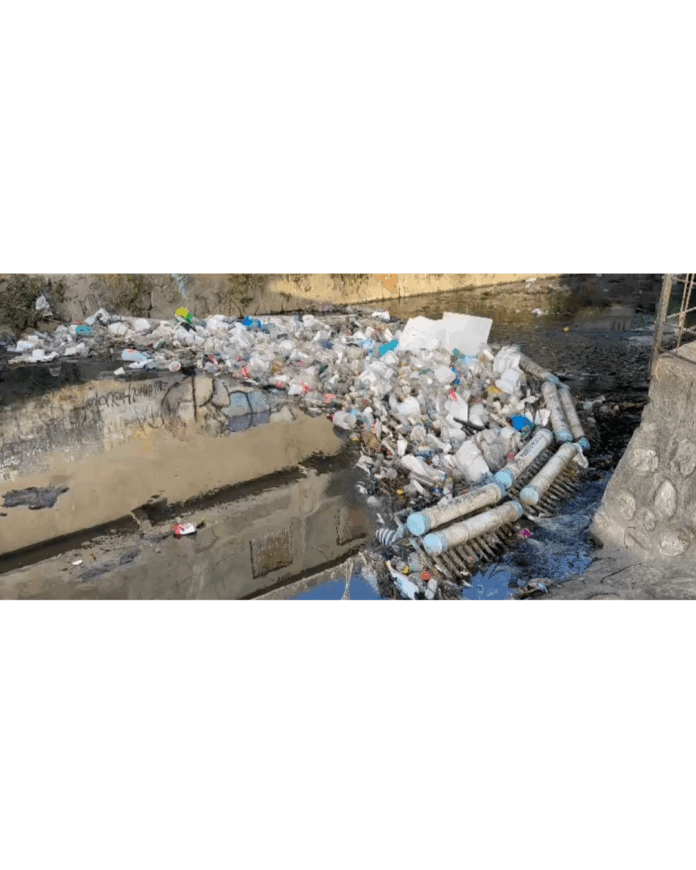 Comunidad clama por prohibición del foam tras evidencia de contaminación masiva en biobardas cercanas a playas.