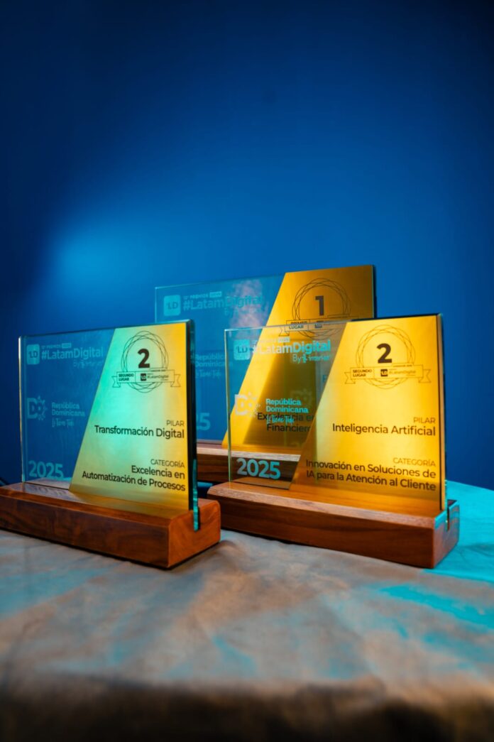 Banco Popular Dominicano recibe reconocimientos por innovación digital en servicios financieros y gestión interna.