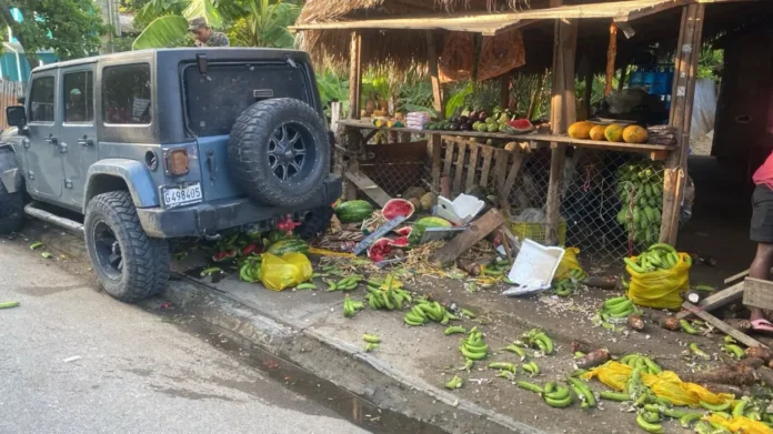 Conductor detenido tras accidente al intentar huir del Ejército con 15 migrantes haitianos en Valverde.