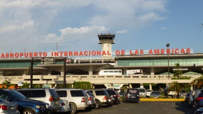 Altercado físico en el AILA involucra a pasajero y empleado de aerolínea.