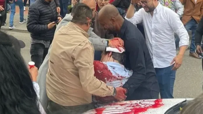 Disparan en la cabeza al senador Miguel Uribe Turbay durante acto de campaña en Bogotá.