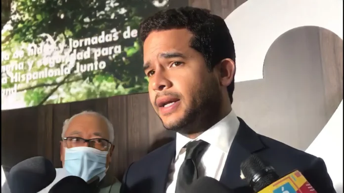 Omar Fernández aboga por aplicar leyes migratorias y reducir dependencia de mano de obra extranjera en RD.