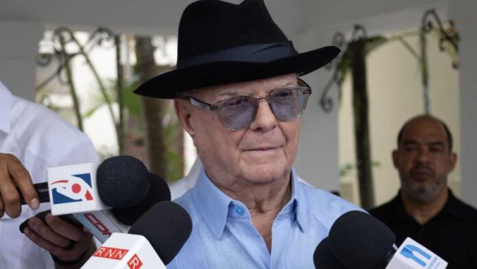 Hipólito Mejía: “Los profesores no están comprometidos con lo que debe ser la educación en el país”.