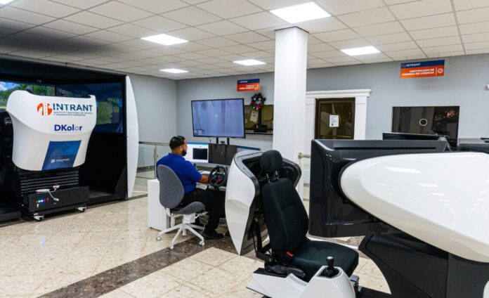 Empresa DKolor ha presentado 12 intentos fallidos para frenar licitación de sistema de licencias del Intrant