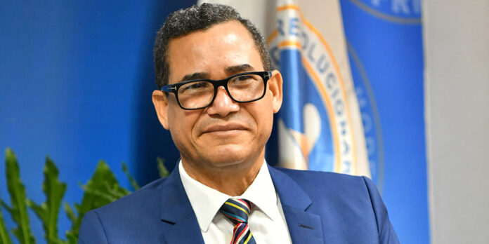 Ministro Olivares aclara que la cesantía no será eliminada en reforma laboral.