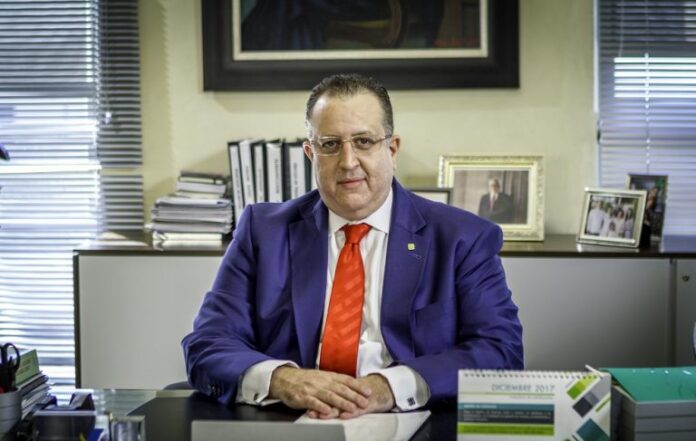 Abinader respalda designación de Magín Díaz como ministro de Hacienda y descarta reforma fiscal.