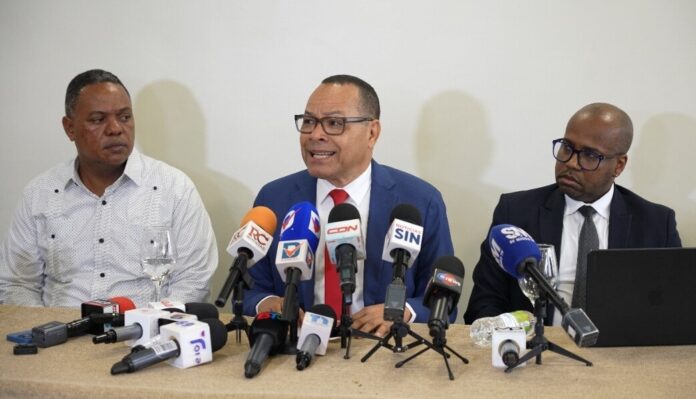 Dekolor niega acusaciones de supuesto soborno y atribuye querella del INTRANT a represalia por impugnaciones legales