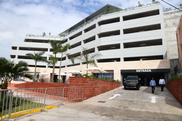 Gobierno inaugura parqueo de seis niveles en la Zona Colonial; operará 24 horas a partir del 1 de agosto