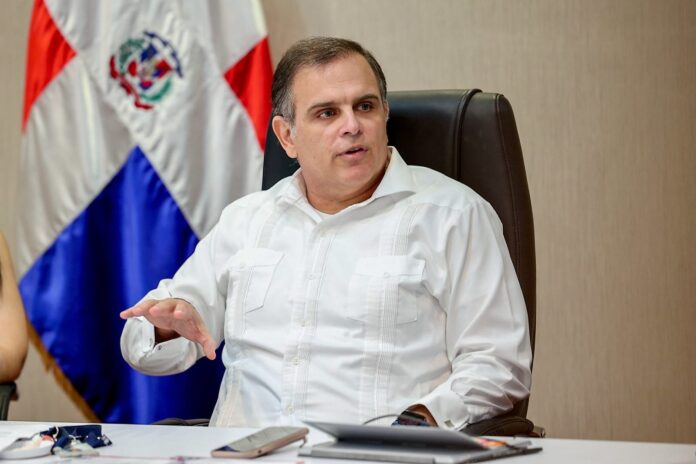 Jochi Vicente publica carta de renuncia como ministro de Hacienda tras designación de Magín Díaz