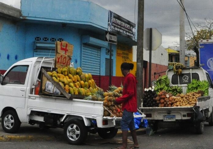 Empresarios rechazan reforma al Código Laboral aprobada por el Senado y advierten retroceso para la economía.