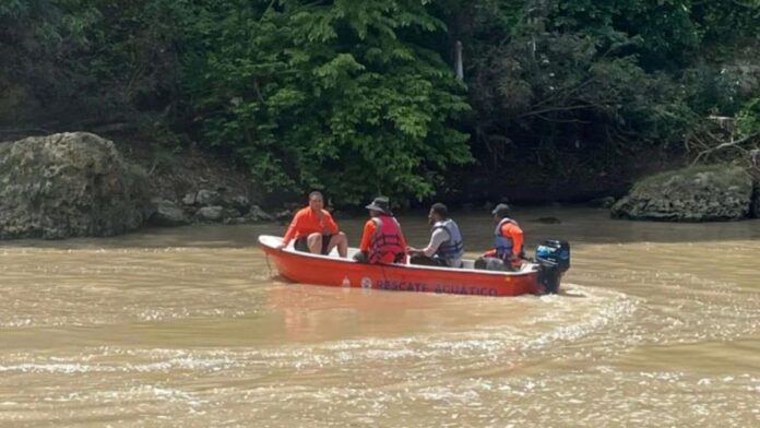 Recuperan cuerpo de joven desaparecido en el río Soco, San Pedro de Macorís.