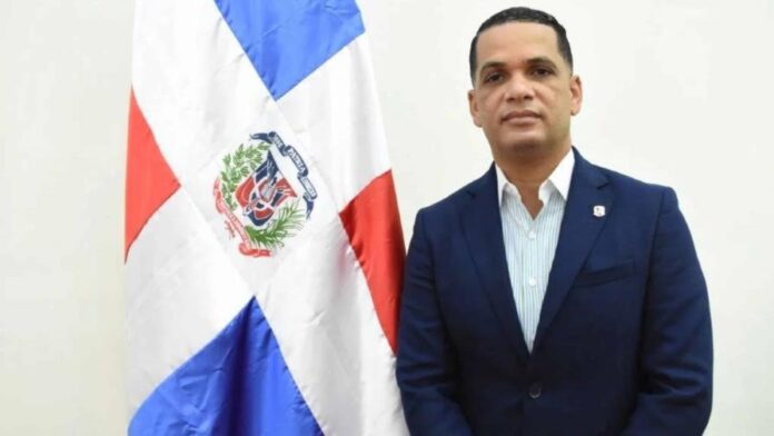 Regidor del PRM acusado de narcotráfico en EE. UU. se declara no culpable y solicita juicio con jurado.