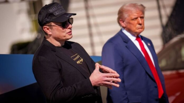 Trump califica de “ridícula” la creación del nuevo partido político de Elon Musk.