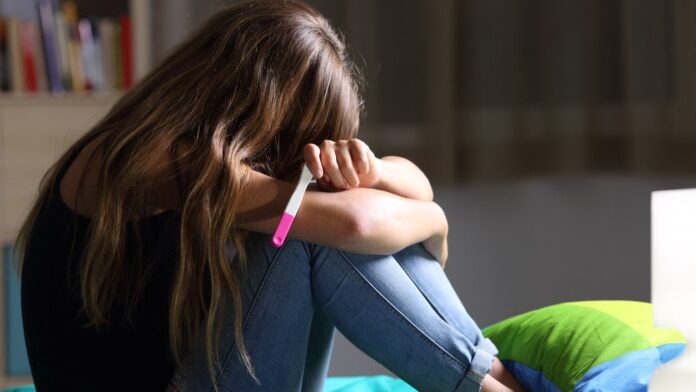 Clínicas privadas no reportan con regularidad embarazos adolescentes al Ministerio Público.