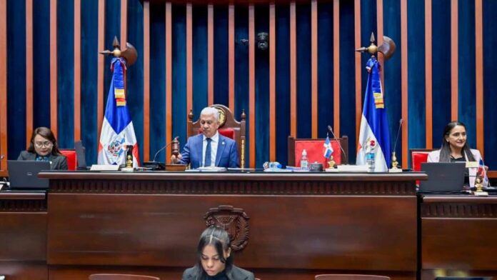 Senado podría aprobar reforma laboral el próximo martes tras recibir informe favorable.