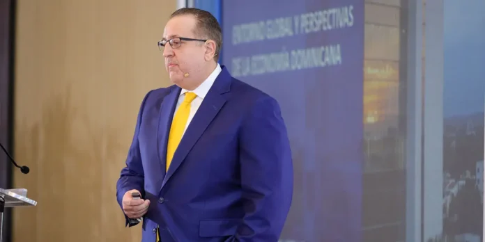 Magín J. Díaz es designado nuevo ministro de Hacienda en reemplazo de Jochy Vicente.