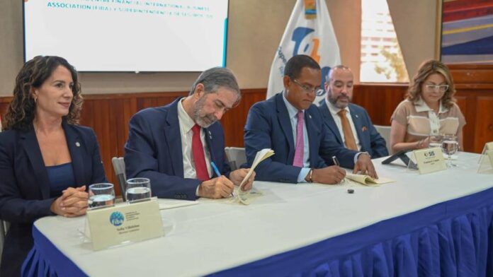 Superintendencia de Seguros y FIBA impulsan certificación regional contra el lavado de activos.