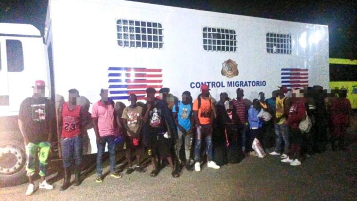 Detienen a 1,850 ciudadanos haitianos en condición migratoria irregular en distintos puntos del país.