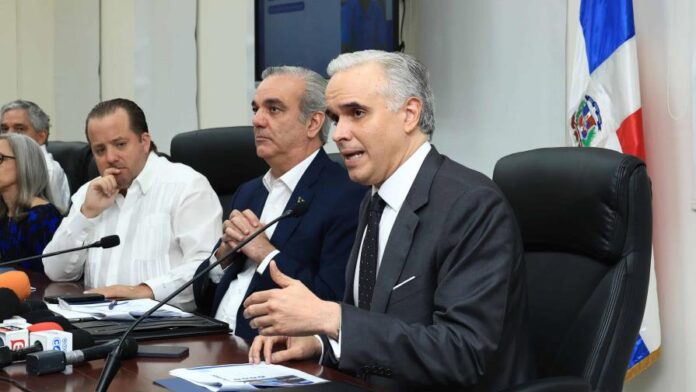 Abinader niega déficit de aulas y atribuye demanda escolar al crecimiento poblacional en zonas específicas