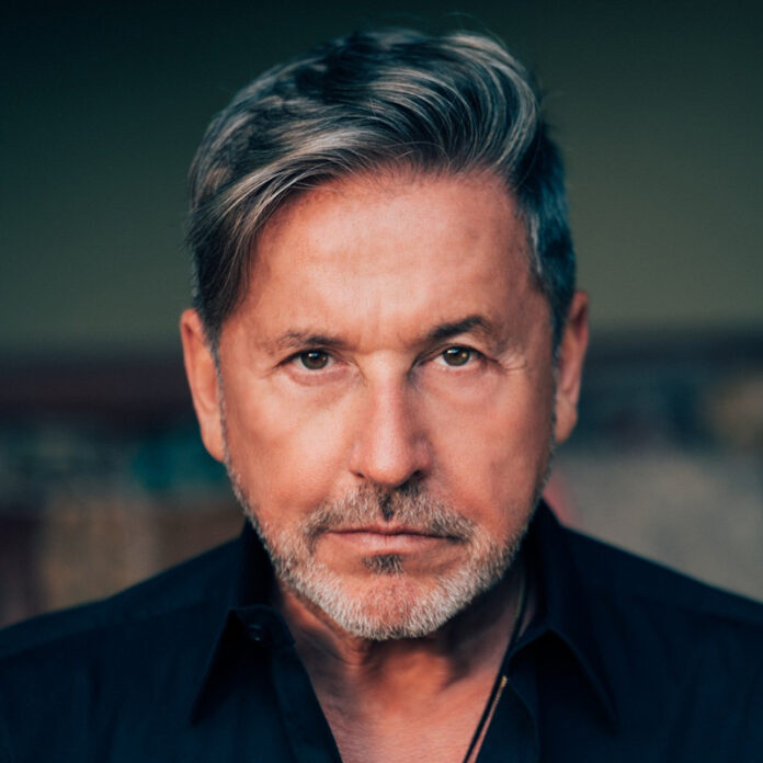 Apagones en Samaná convierten “el paraíso en infierno”, según Ricardo Montaner.