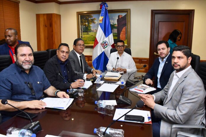 Barón Duluc asegura que el Código de Trabajo podría aprobarse en menos de un mes.