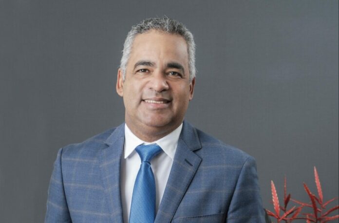 Ministro de Energía dice que a partir del domingo mejorará el sistema eléctrico con reincorporación de plantas.