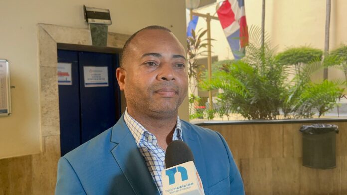 Abogado Carlos Mesa renuncia a la defensa de Ángel Martínez