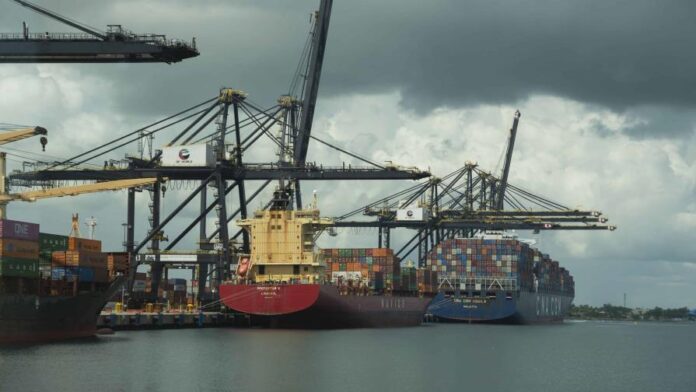 EE. UU. ratifica arancel del 10 % a exportaciones dominicanas.