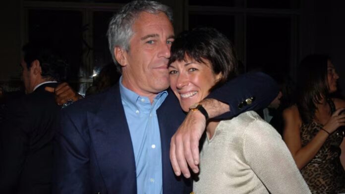 Ghislaine Maxwell es trasladada a prisión de mínima seguridad en Texas tras reunión con el Departamento de Justicia.