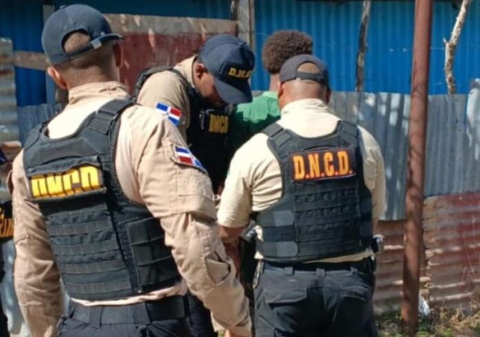 Policía y ministerio publico realizan operativo en bares de Barahona para prevenir presencia de menores