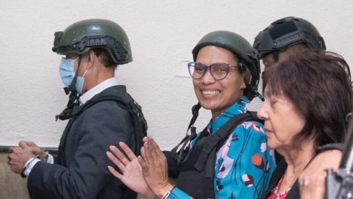 Recesan audiencia del caso Calamar tras desmayo de una de las acusadas