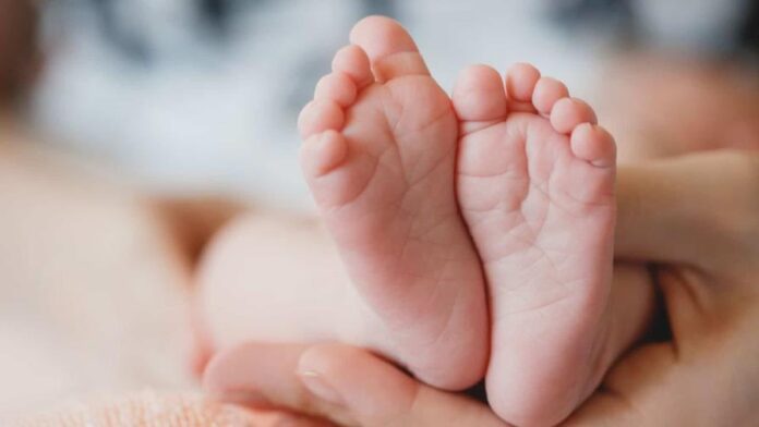 Nace bebé a partir de embrión congelado durante 30 años en Estados Unidos.