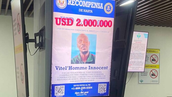 RD mantiene carteles de búsqueda de haitiano acusado de secuestro de misioneros estadounidenses.