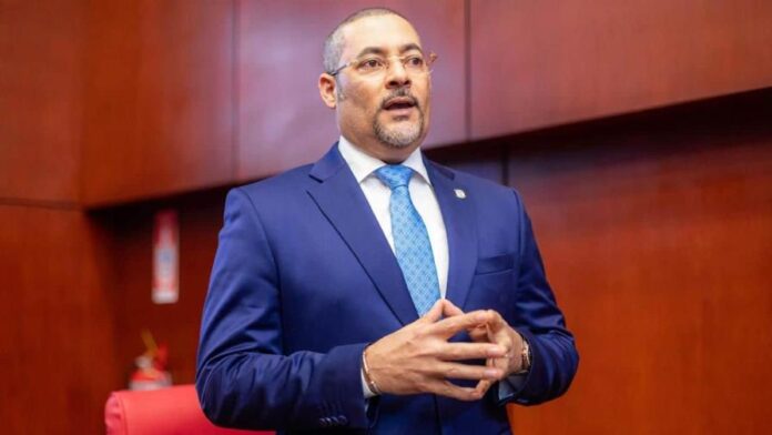 Eduard Espiritusanto será el nuevo vocero de Fuerza del Pueblo en el Senado.