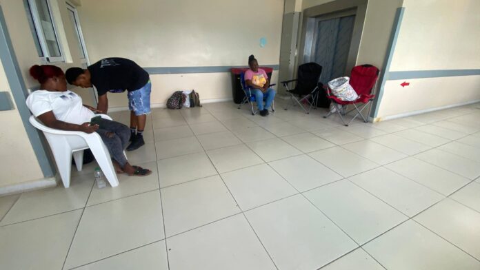 Descuido e insalubridad marcan la atención en el Hospital Jaime Mota.