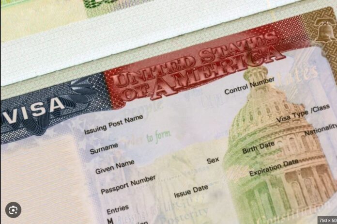 Donald Trump anuncia aumento de tarifa para visas H-1B a 100,000 dólares