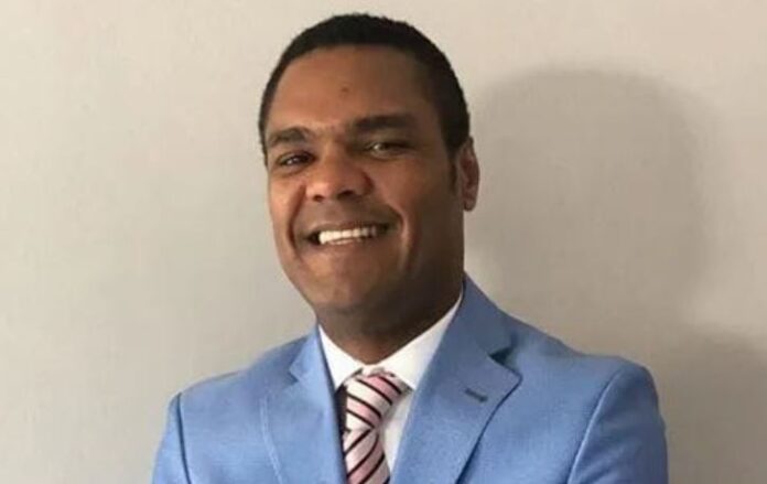 Colegio de Abogados retira apoyo a permiso laboral otorgado a Donny Santana