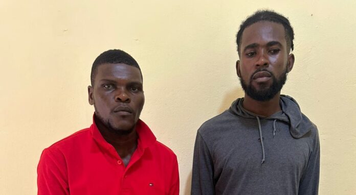 Detienen a dos ciudadanos haitianos en Pedernales con más de RD$400 mil sin declarar