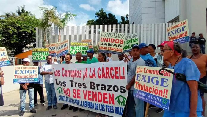 Residentes de Los Tres Brazos denuncian abandono y anuncian marcha al Palacio Nacional