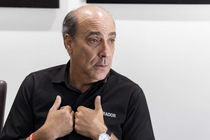 Roque Espaillat “El Cobrador” se querella contra el periodista José Peguero; pide RD$10 millones y 1 año de prisión