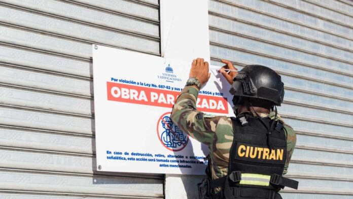 MIVED clausura plazas y naves en el Gran Santo Domingo por incumplir normas de seguridad y permisos