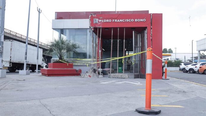 Restablecen servicio en estación Pedro Francisco Bonó tras choque de autobús