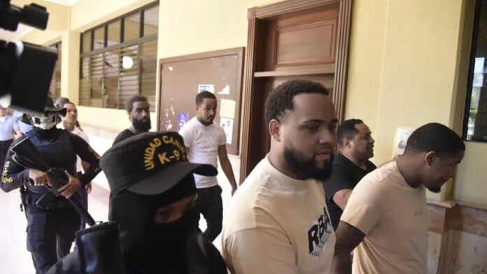 Dictan prisión preventiva a seis acusados de violación en Villa González