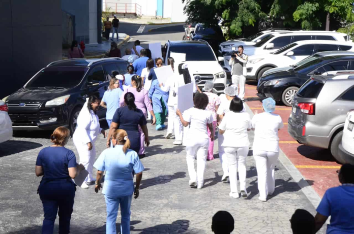 Enfermeras del Cabral y Báez protestan por incumplimiento de promesas del Gobierno