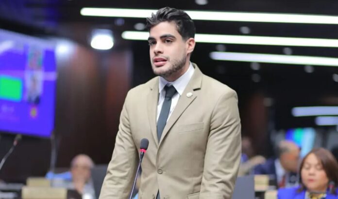 Bray Vargas acusa a las EDE de “robarle” al pueblo con tarifas eléctricas abusivas