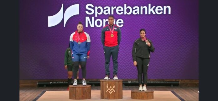 Yudelina Mejía logra primera medalla de oro para República Dominicana en un Mundial de Halterofilia