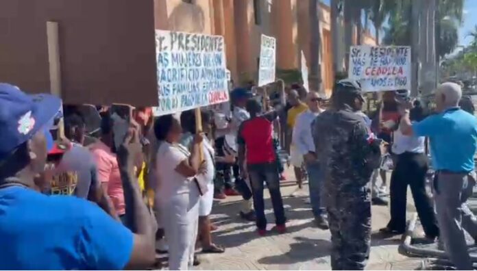 Productores de cebolla solicitan ser recibidos por el presidente Luis Abinader ante difícil situación del sector